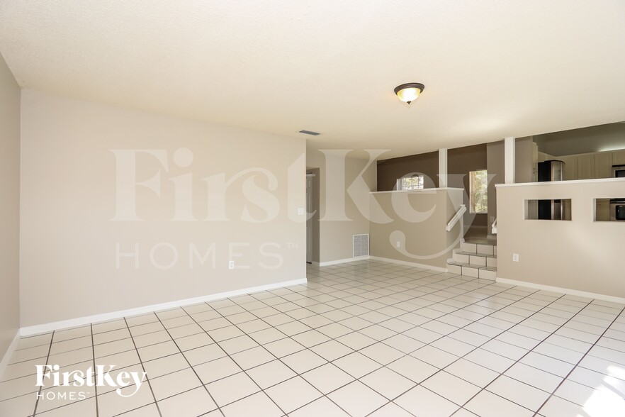 Building Photo - 12324 SW 143rd Ln