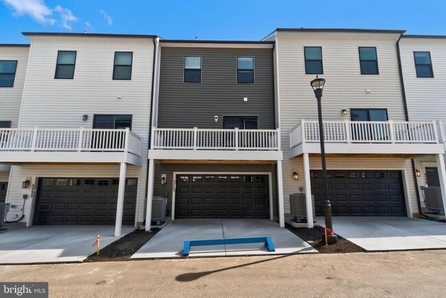 Building Photo - 5225 Manor Park Dr