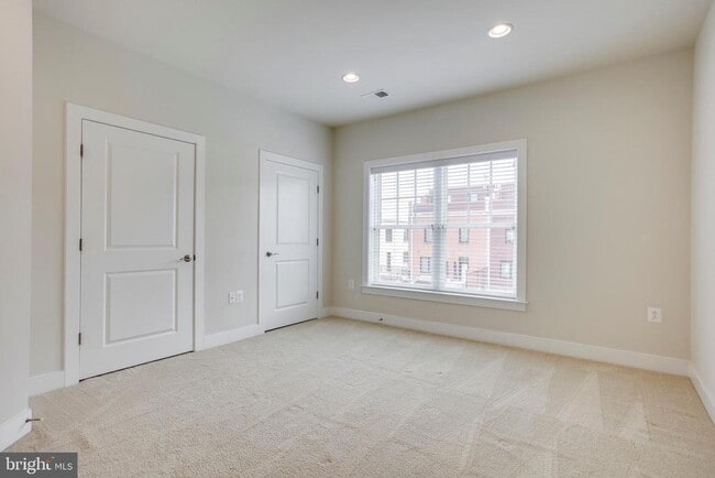 Building Photo - 723 Diamond Ave