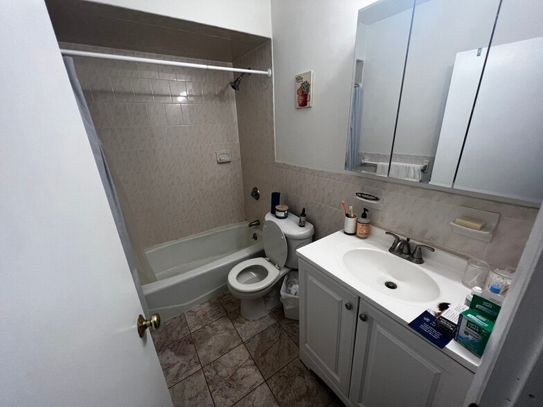 Building Photo - 155 Endicott St