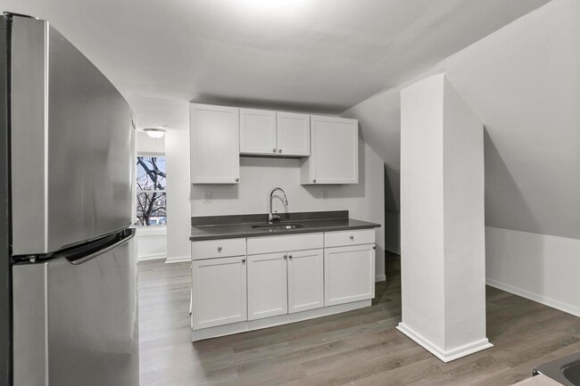 Building Photo - 77 Bellevue Ave