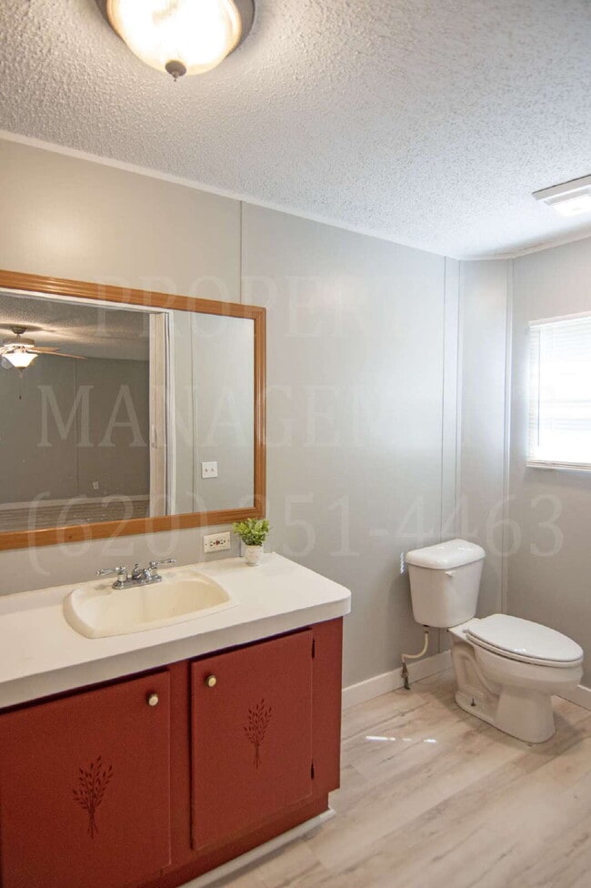 Building Photo - 2-Bedroom with 2 Full Baths in Coffeyville!