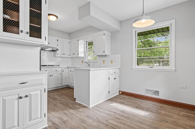 Building Photo - 3639 Benjamin St NE