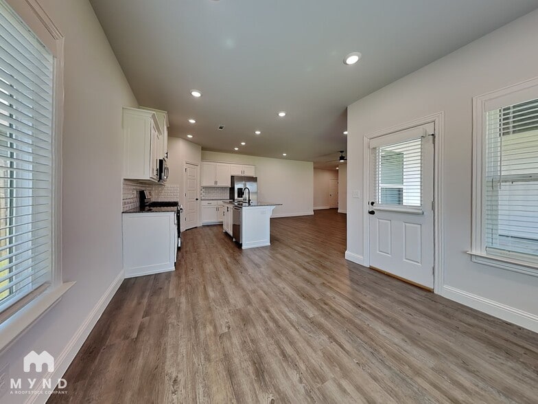 Building Photo - 1120 Sunshine Ct