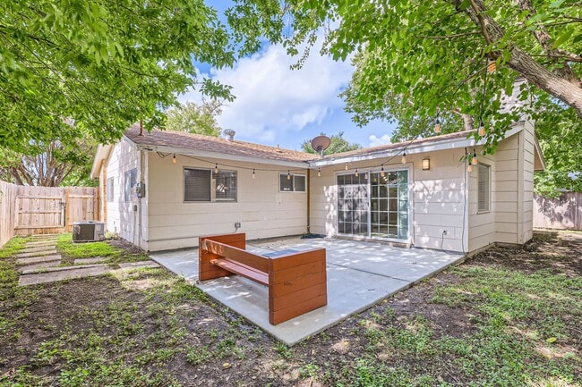 Building Photo - Ready for Move In!