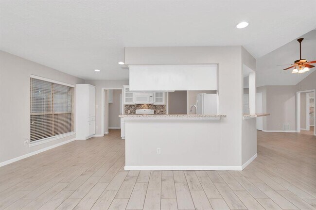 Building Photo - 1102 Comstock Springs Dr
