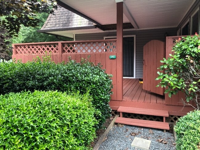 Building Photo - 210 Finley Forest Dr