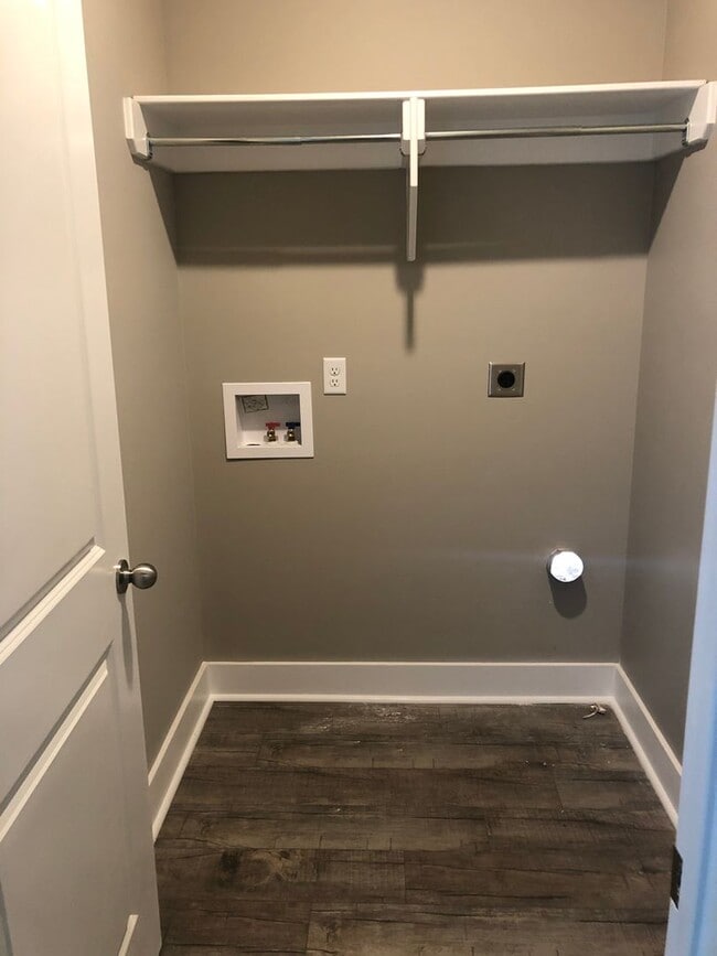 Building Photo - 3 Bedroom Home in Valley View PRE LEASE