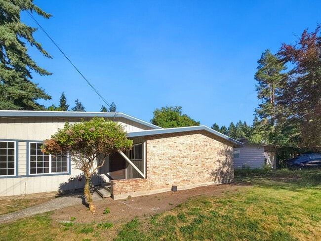 Primary Photo - Charming Rambler Retreat Near Robinswood Park