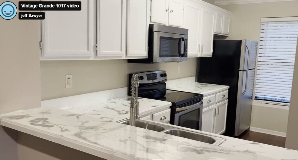 Building Photo - 4001 Crockers Lake Blvd