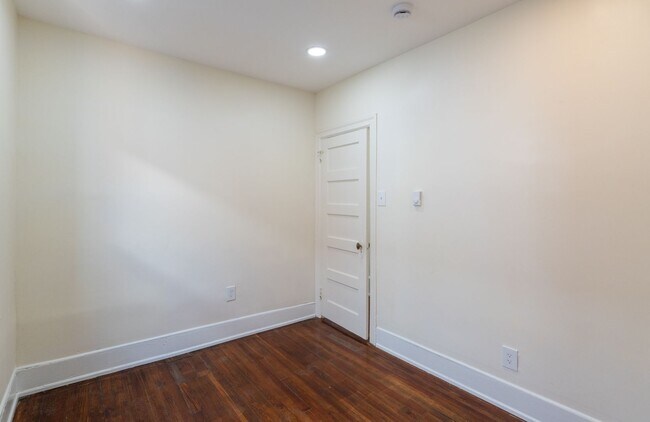 Building Photo - 5003 Pine St