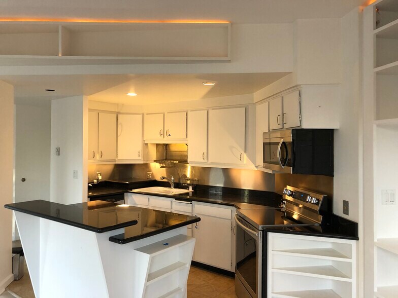 Building Photo - 2700 4th Ave