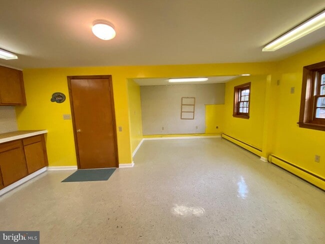 Building Photo - 515 Lakeview Ave
