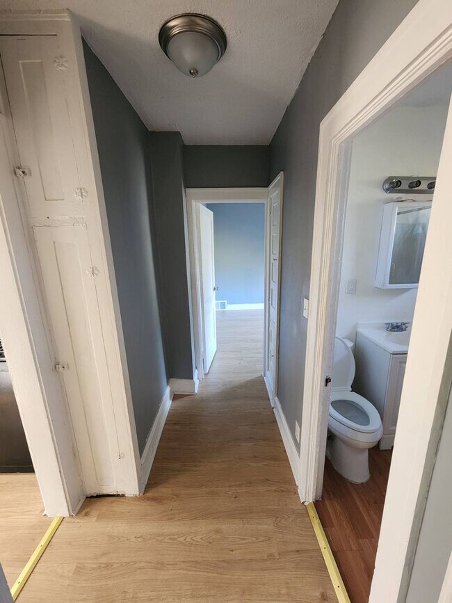 Building Photo - 13617 Glenside Rd