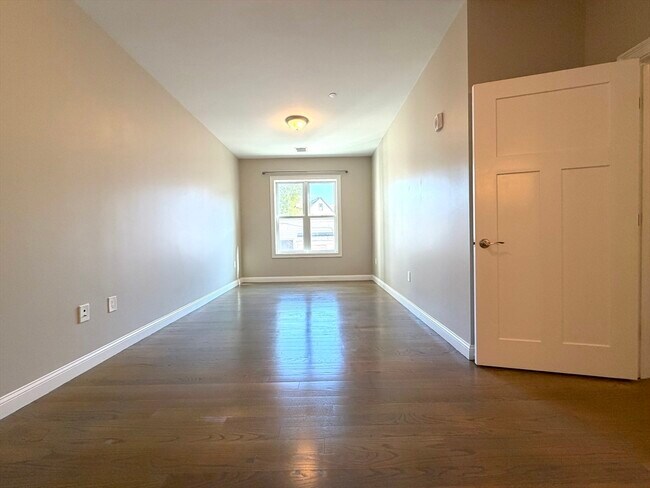 Building Photo - 966 Hyde Park Ave