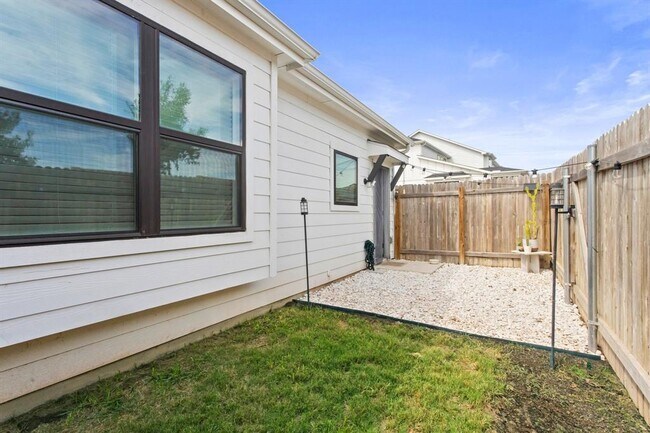 Building Photo - 283 Fieldwood Dr