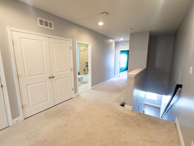 Building Photo - Ground level (two story) Condo in Westview South Community available early April!