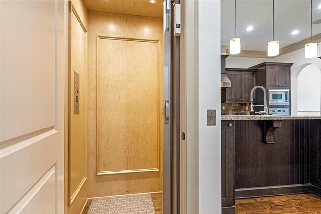 Building Photo - 58 Sheridan Dr NE