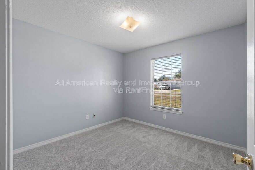 Building Photo - 2254 Calle De Cantabria