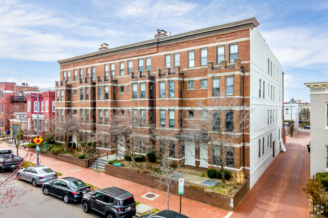 410 11th St NE - Harrison House