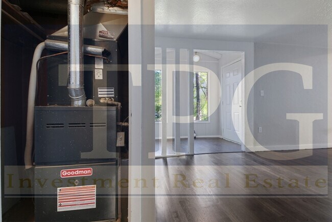 Building Photo - Newly Renovated, Pet Friendly Home in KCMO!