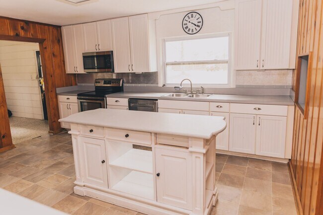 Building Photo - 4 Bed/2 Bath Home in Callahan, FL