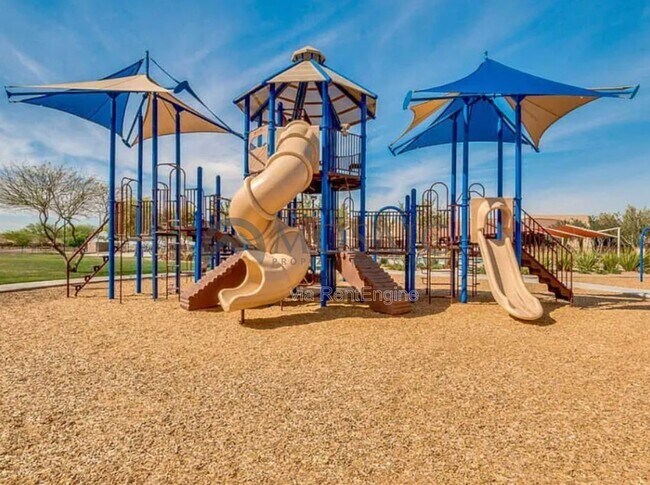 Building Photo - 2464 E Hazeltine Way