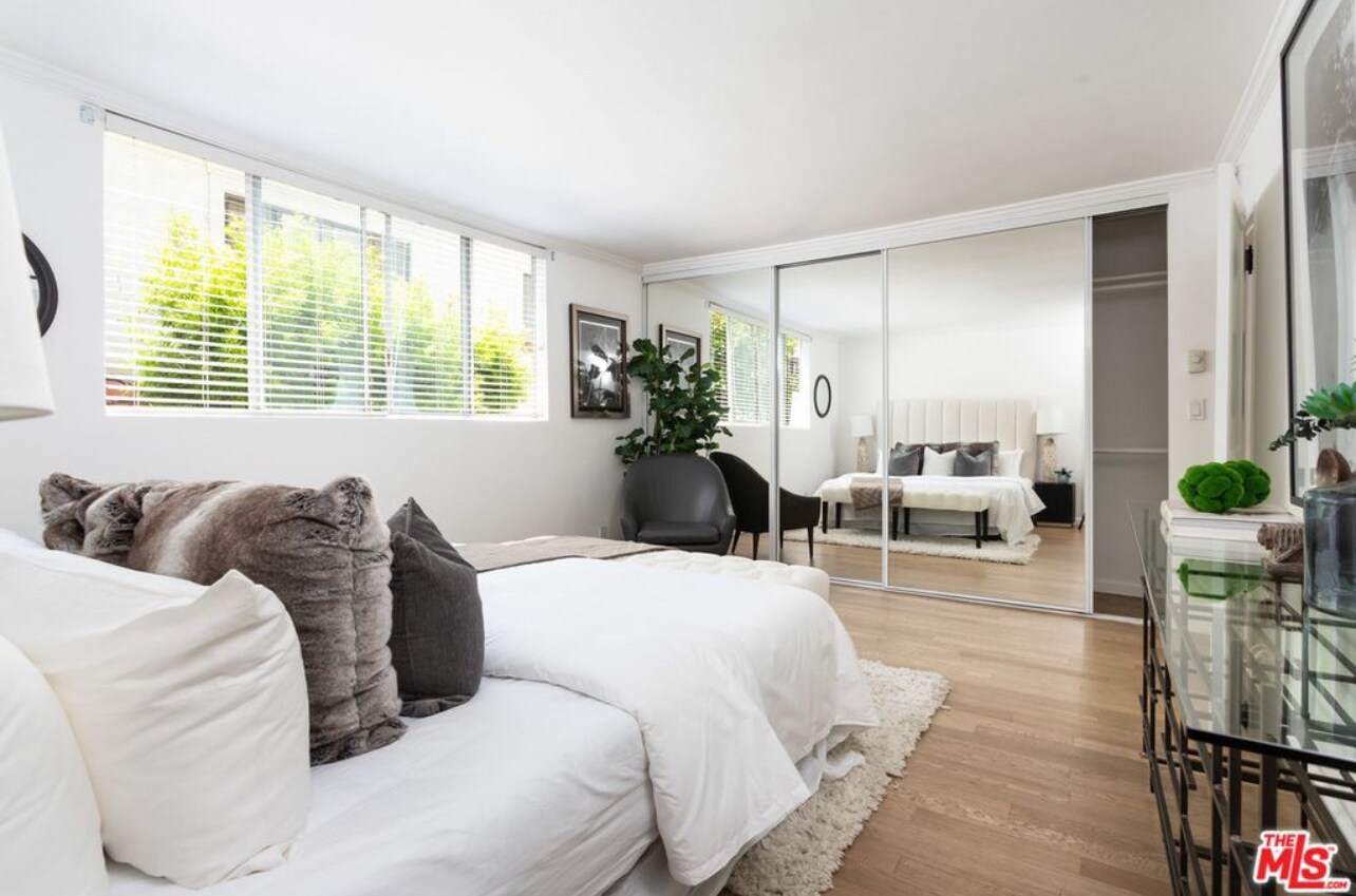 Building Photo - 1037 18th St