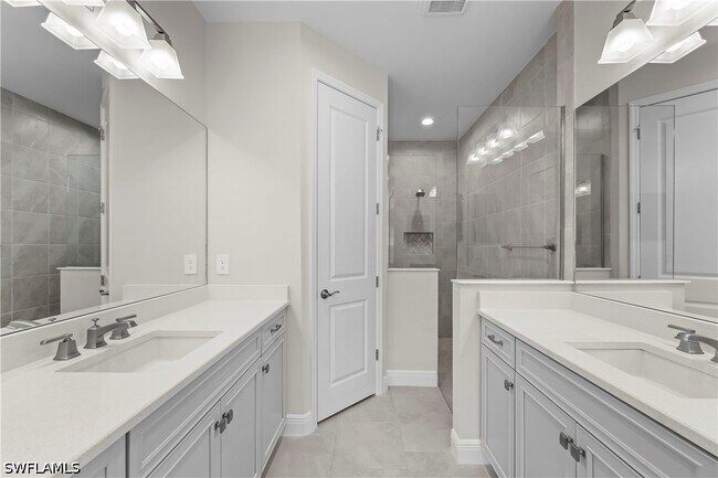 Building Photo - 2373 Ariane Dr