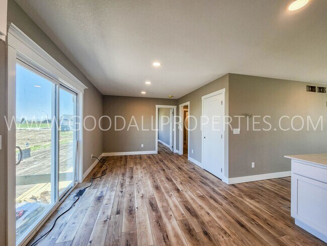 Building Photo - 6-Bedroom, 4-Bath Home in Waukee with Finished Basement & 3-Car Garage
