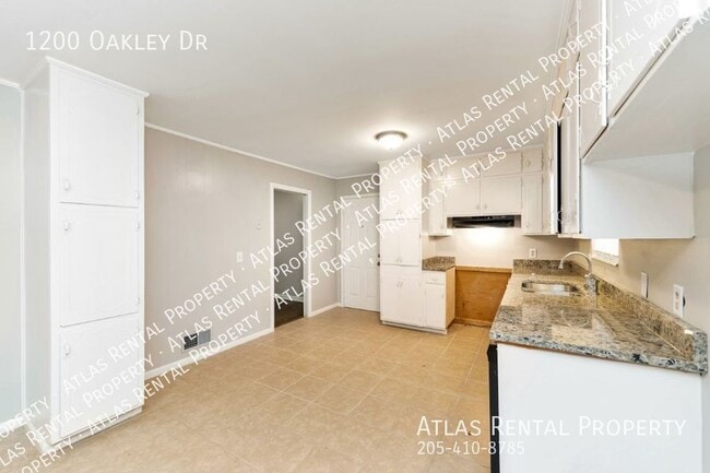 Building Photo - 1200 Oakley Dr