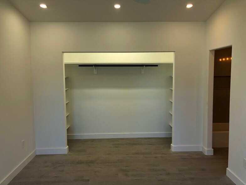 Building Photo - 41482 Willow Run Rd