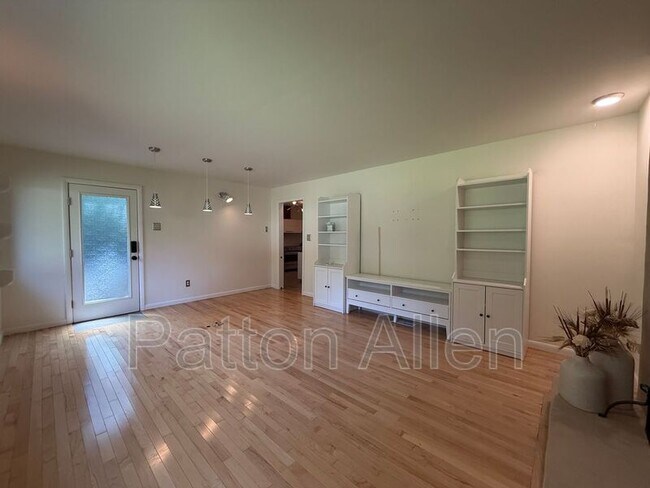 Building Photo - 44 Broadview Ave