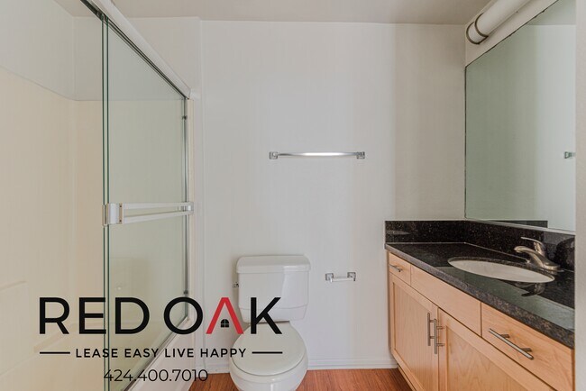 Building Photo - 884 Palm Ave