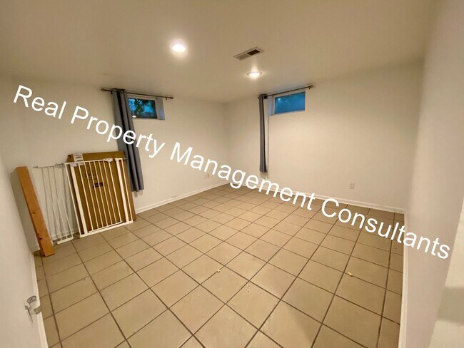 Building Photo - Unique 4-Bed Prairie Village Home
