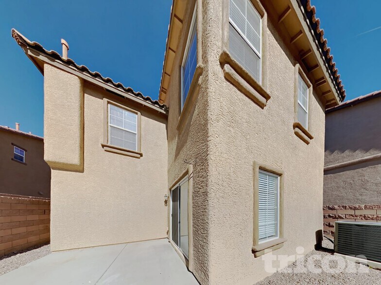 Building Photo - 1092 Country Coach Dr