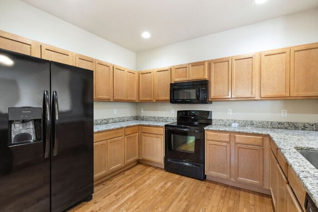Building Photo - Granite Kitchen, Central AC, Oversized Gar...