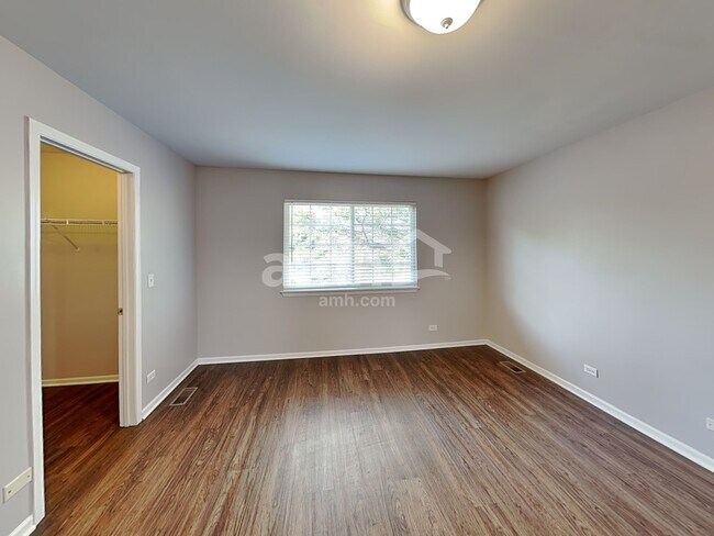 Building Photo - 300 Annandale Dr