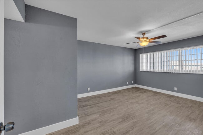 Building Photo - 3001 S Course Dr