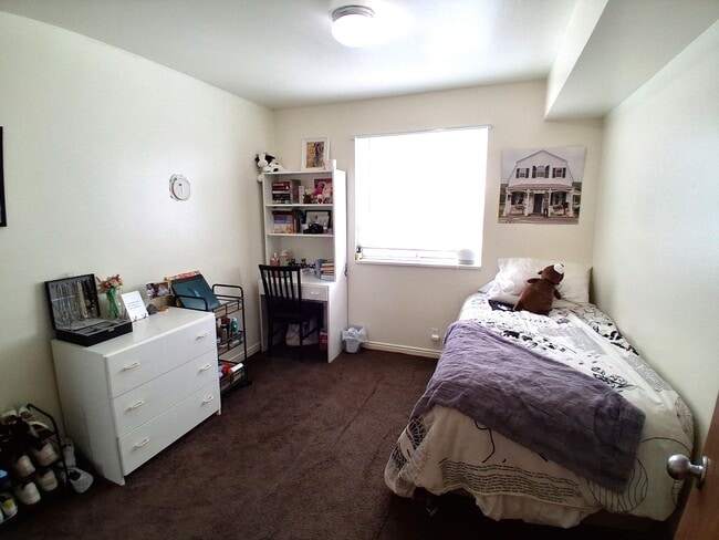 Building Photo - 62 W 700 N