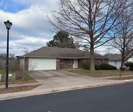 Building Photo - 1109 Chadwick Dr