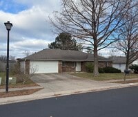 Building Photo - 1109 Chadwick Dr