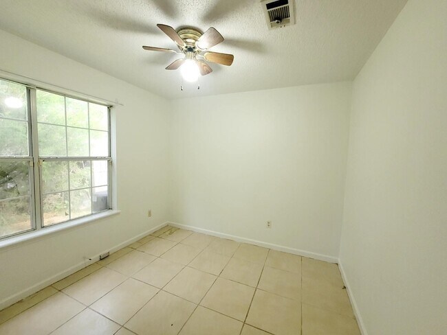 Building Photo - 1418 Glenda Dr