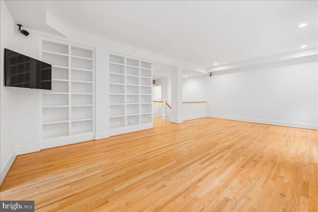 Building Photo - 1830 17th St NW