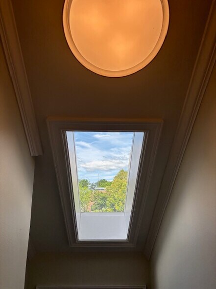Entrance Sky Light - 15 River Rd