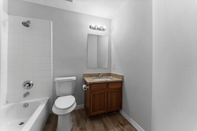 Building Photo - 5041 Willow Point Dr