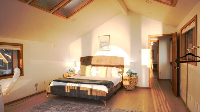 Building Photo - 19118 Soundview Dr NW