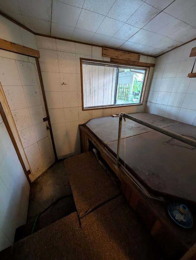 Building Photo - 2 Bedroom Pet-Friendly Orchards House with...
