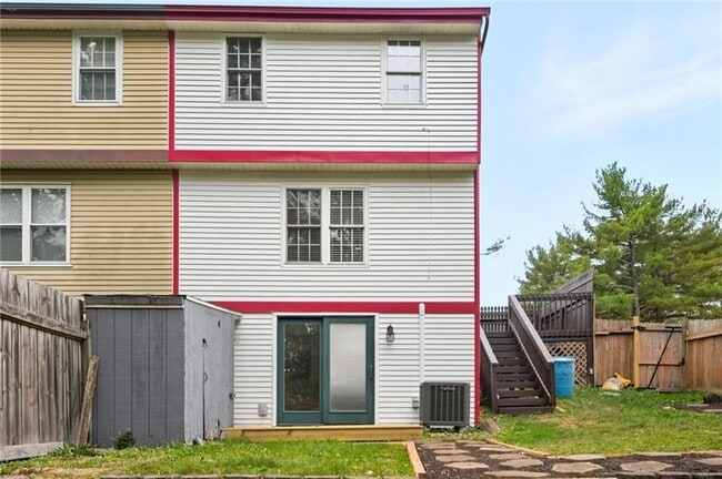 Building Photo - 222 Parkwood Dr