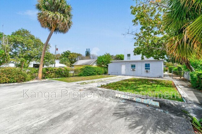 Building Photo - 3721 Henry Ave